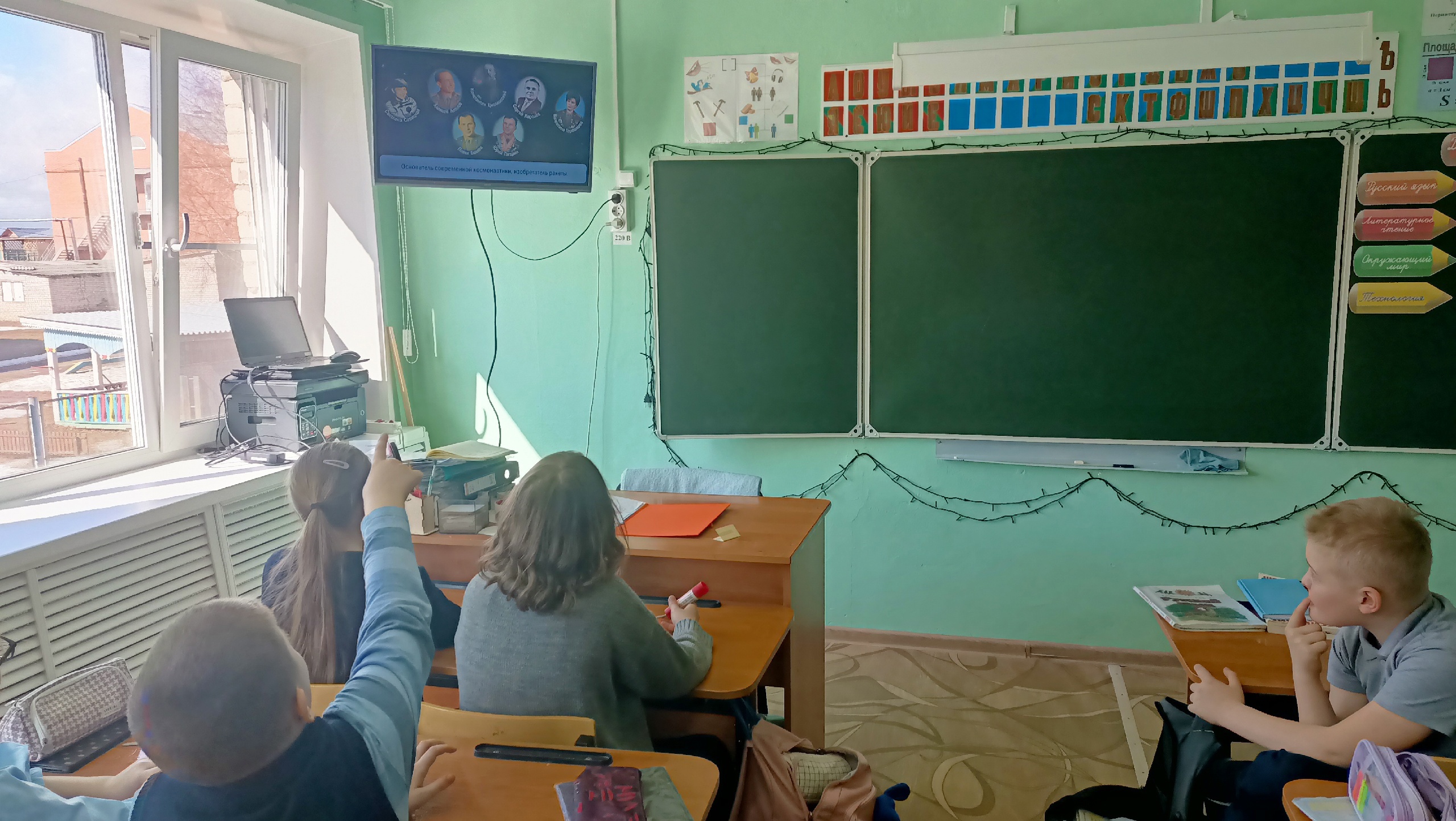 Космическое путешествие вместе с советником по воспитанию..